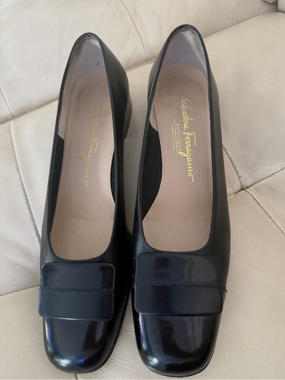 Salvatore Ferragamo Boutique Black Leather Flats